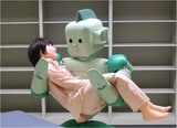 人を抱えることができるロボット