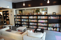 店内蔵書がずらり！