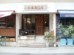 まるでカフェみたいな外観 　