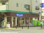 通り沿いのお店です