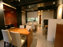 『黒家　薬院本店　』店内