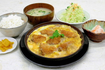 鹿児島名物　黒豚のヒレカツ煮定食