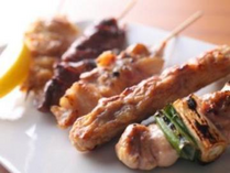 焼き鳥の盛り合わせ（８６０円）